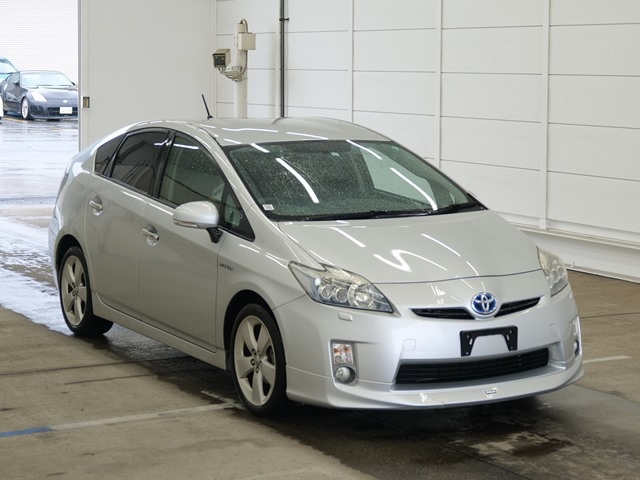 TOYOTA PRIUS — фото