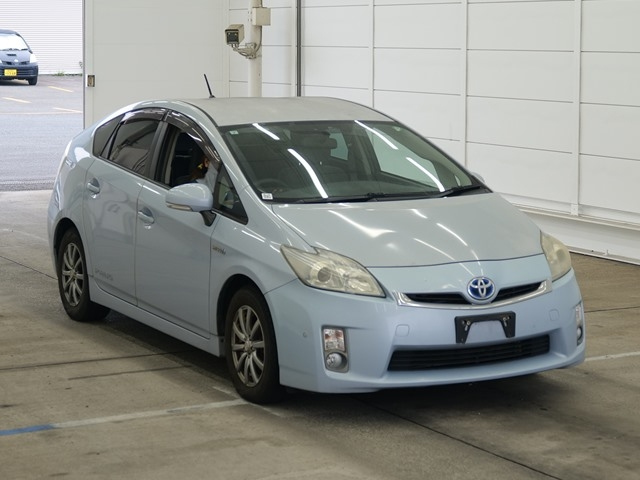 TOYOTA PRIUS — фото