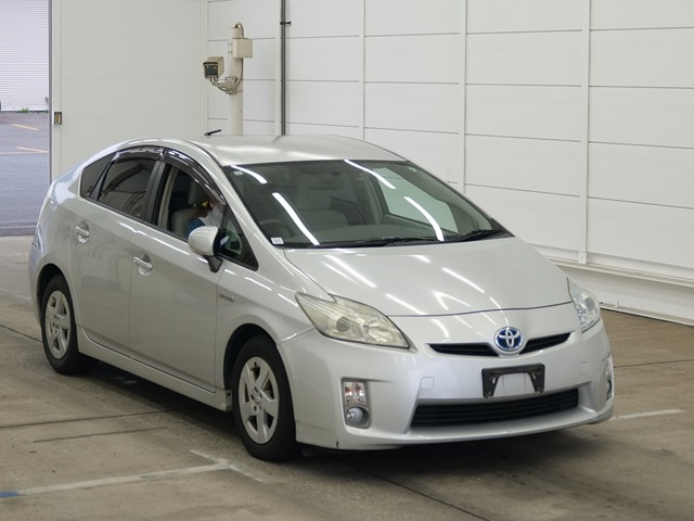 TOYOTA PRIUS — фото