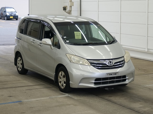HONDA FREED — фото