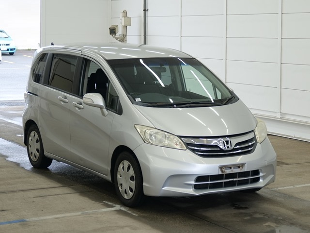 HONDA FREED — фото