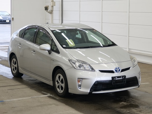 TOYOTA PRIUS — фото