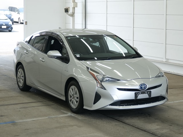 TOYOTA PRIUS — фото