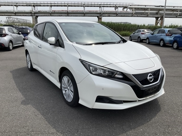 NISSAN LEAF — фото