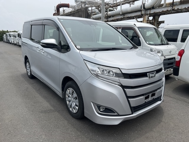 TOYOTA NOAH — фото