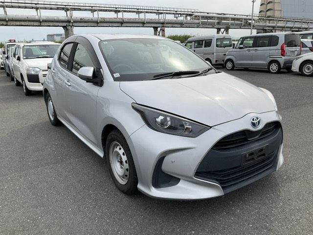 TOYOTA YARIS — фото