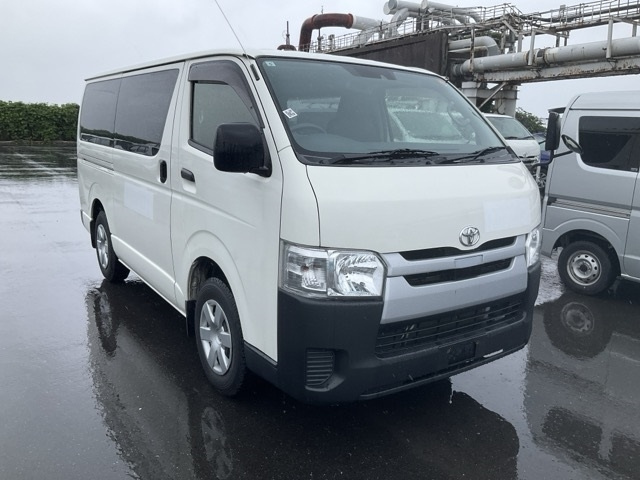 TOYOTA HIACE — фото