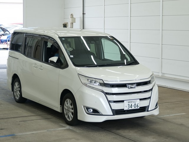 TOYOTA NOAH — фото