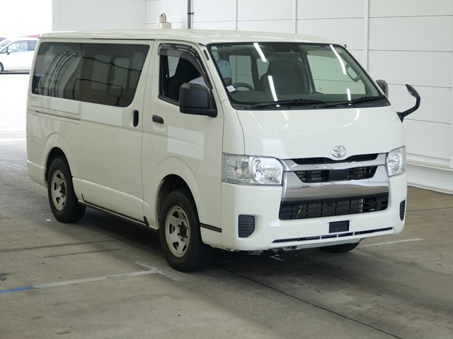 TOYOTA HIACE — фото
