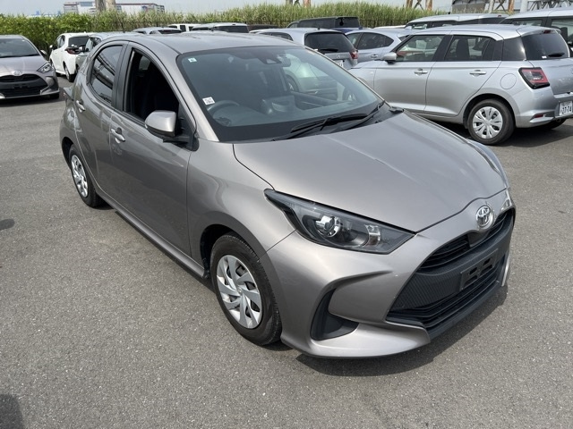 TOYOTA YARIS — фото