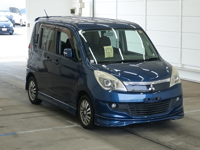 MITSUBISHI DELICA D2