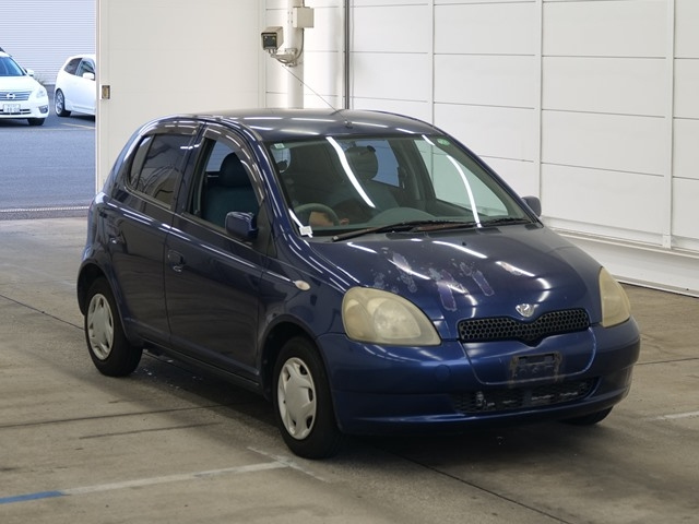 TOYOTA VITZ — фото