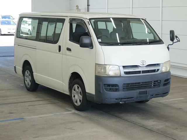 TOYOTA HIACE — фото