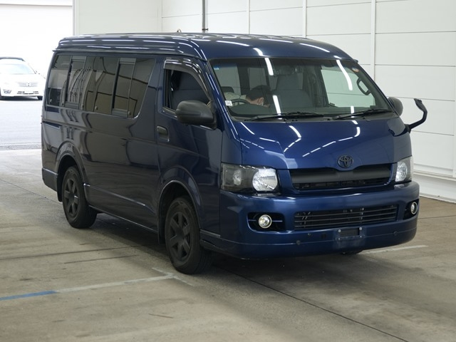 TOYOTA HIACE — фото