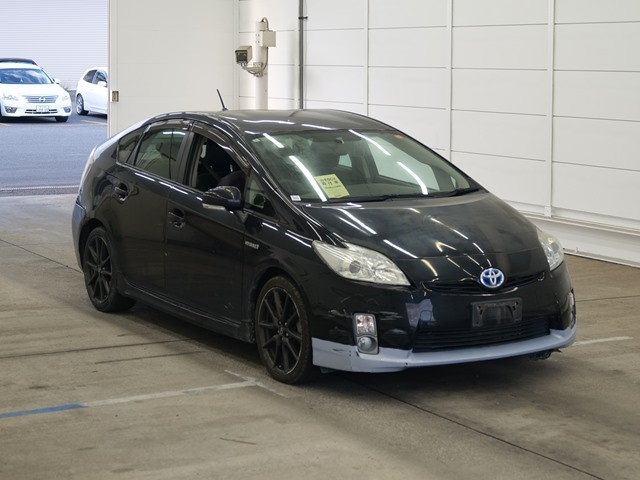TOYOTA PRIUS — фото