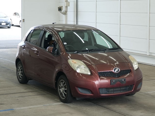 TOYOTA VITZ — фото