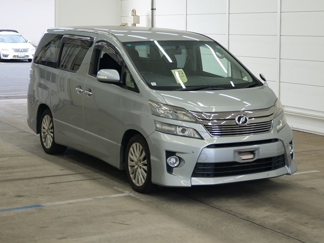 TOYOTA VELLFIRE — фото