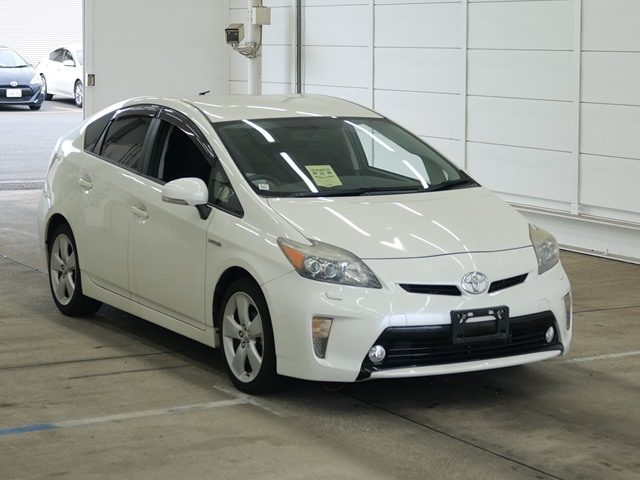 TOYOTA PRIUS — фото