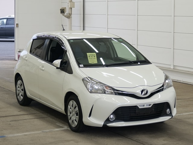 TOYOTA VITZ — фото