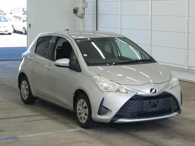 TOYOTA VITZ — фото