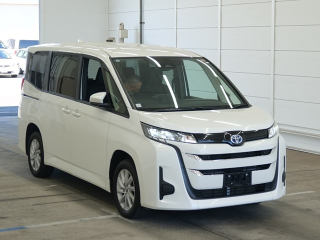 TOYOTA NOAH — фото