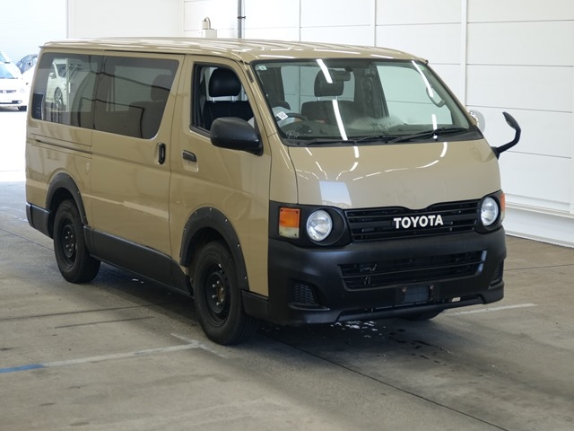 TOYOTA HIACE — фото