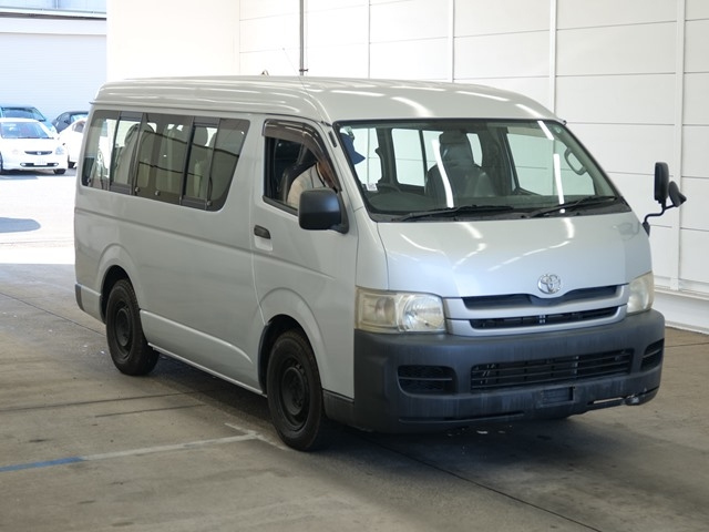 TOYOTA HIACE — фото