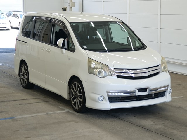 TOYOTA NOAH — фото