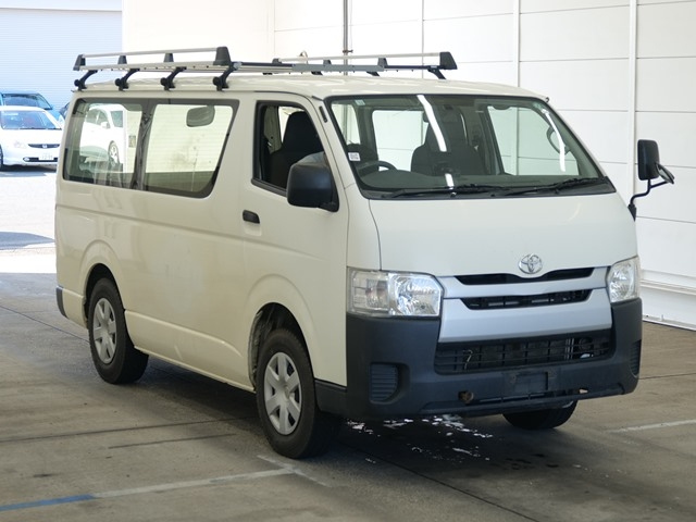 TOYOTA HIACE — фото