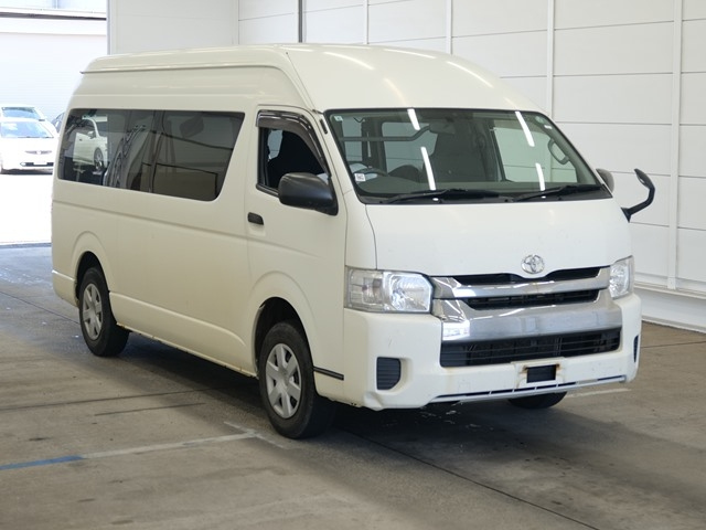 TOYOTA HIACE — фото