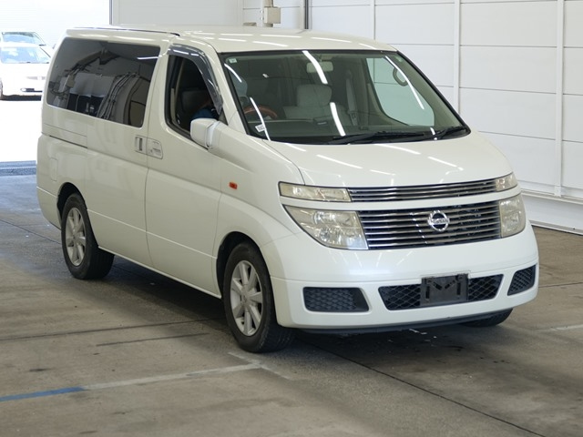 NISSAN ELGRAND — фото