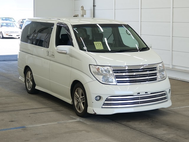 NISSAN ELGRAND — фото