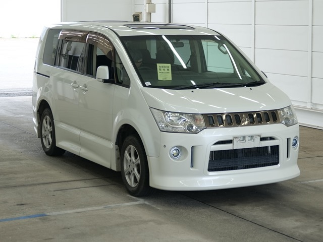 MITSUBISHI DELICA — фото