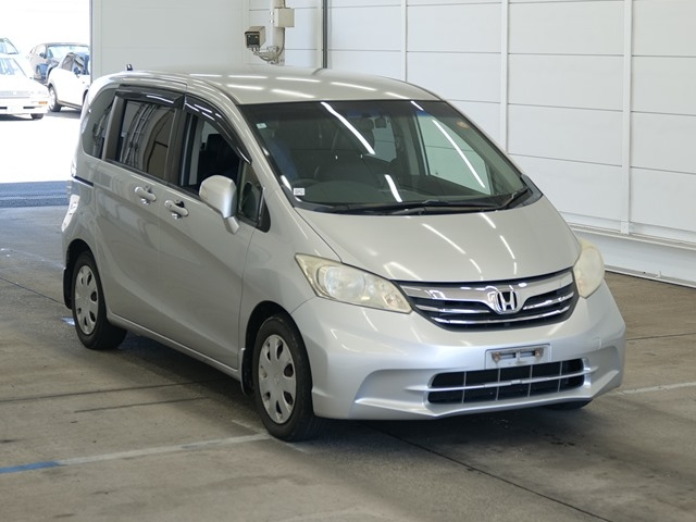 HONDA FREED — фото