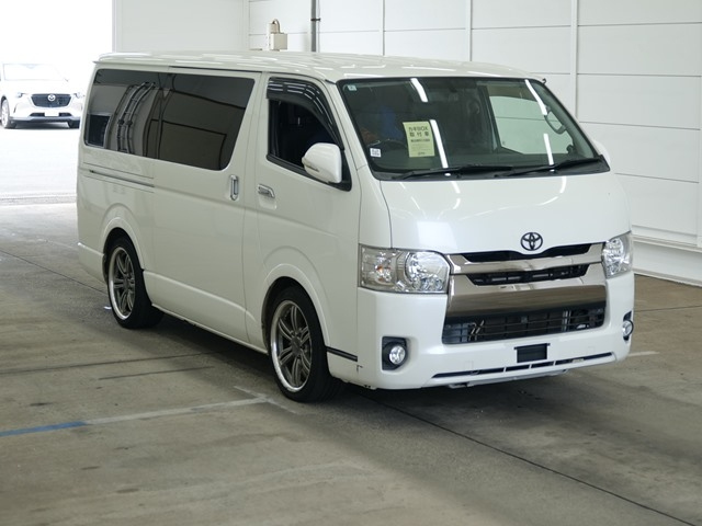 TOYOTA HIACE — фото
