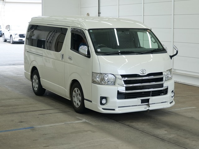 TOYOTA HIACE — фото