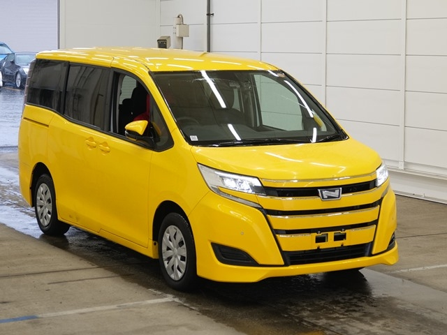 TOYOTA NOAH — фото
