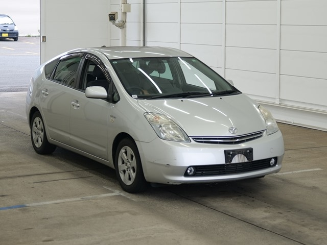 TOYOTA PRIUS — фото