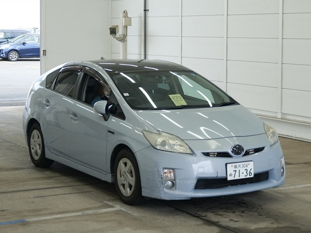 TOYOTA PRIUS — фото