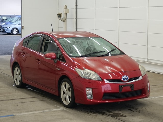 TOYOTA PRIUS — фото
