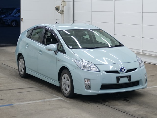TOYOTA PRIUS — фото
