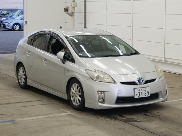 TOYOTA PRIUS — фото