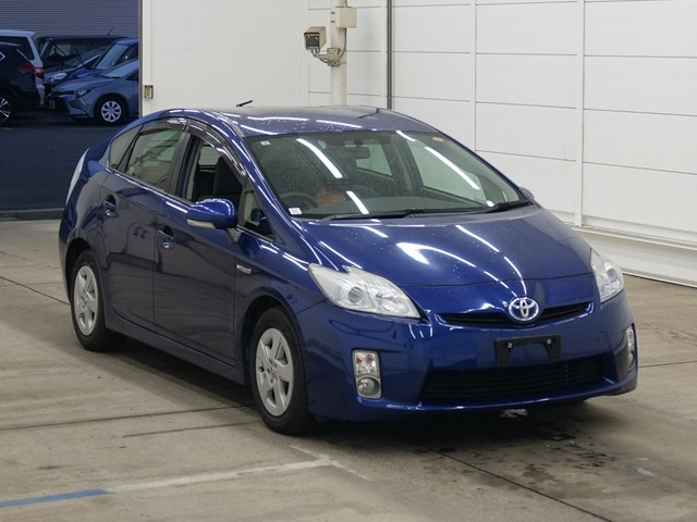 TOYOTA PRIUS — фото