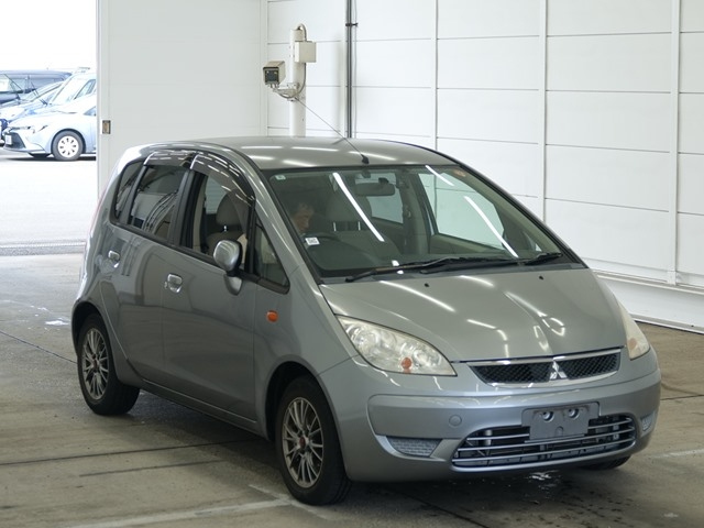 MITSUBISHI COLT — фото