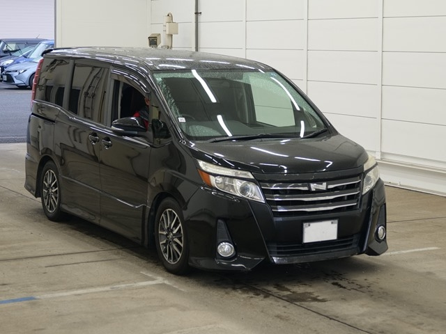TOYOTA NOAH — фото