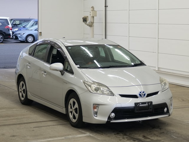 TOYOTA PRIUS — фото