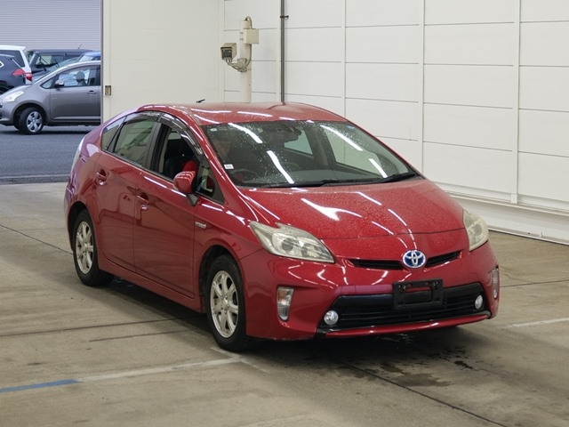 TOYOTA PRIUS — фото