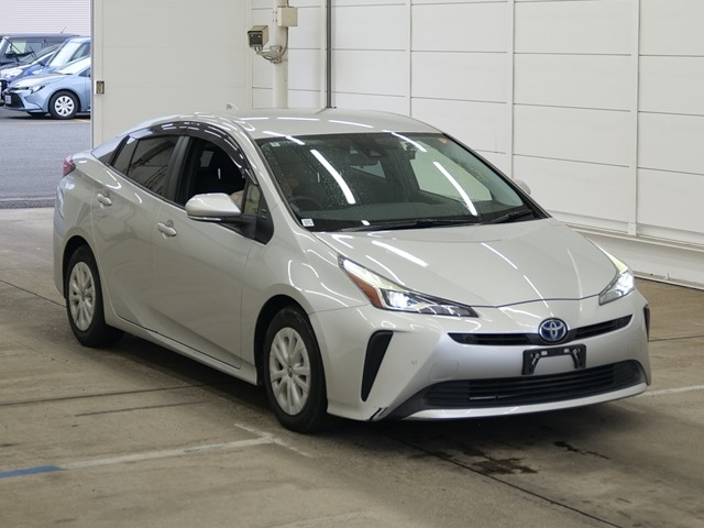 TOYOTA PRIUS — фото
