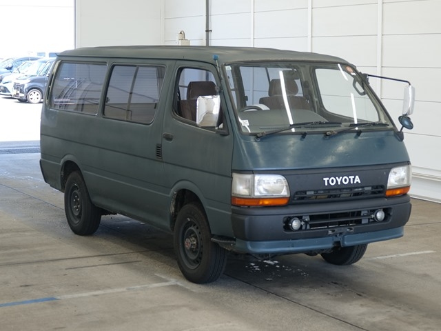 TOYOTA HIACE — фото