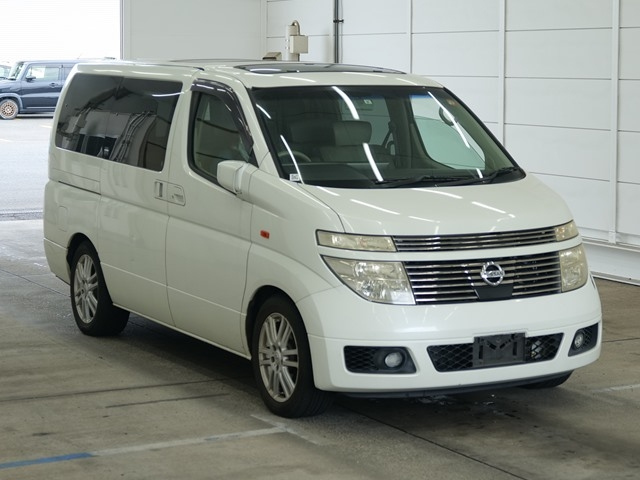 NISSAN ELGRAND — фото
